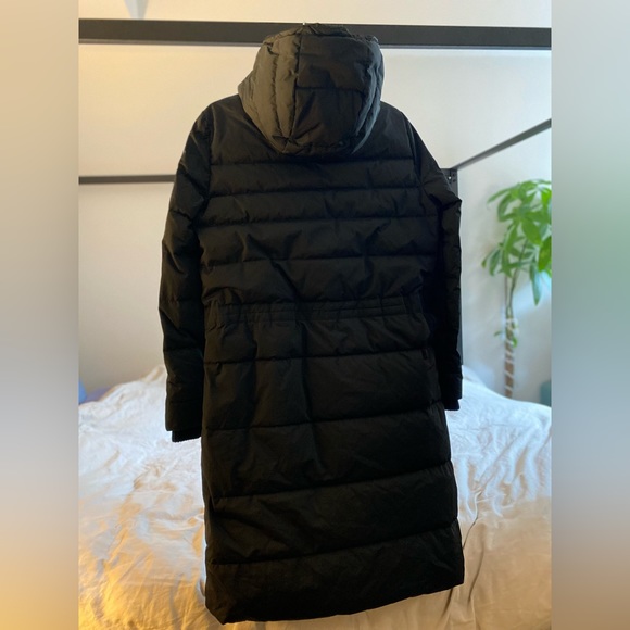 Theory Down Puffer Coat in Size L Black - Picture 4 of 9